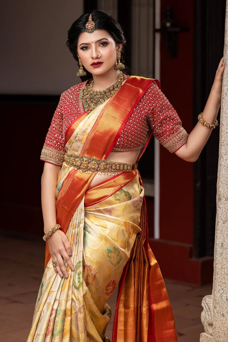 Off-White & Gold Dual Tone Floral Motif Zari Woven Kanchipuram Tissue Silk Saree